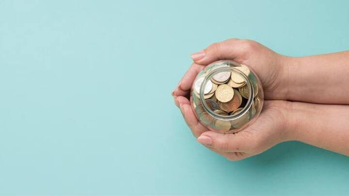 পাবলিক প্রভিডেন্ট ফান্ডে টাকা জমানো শুরুর দিন থেকে অ্যাকাউন্টের বয়স ৫ বছর না হওয়া পর্যন্ত আংশিক টাকা তোলা যায় না। ছবি- ফ্রিপিক