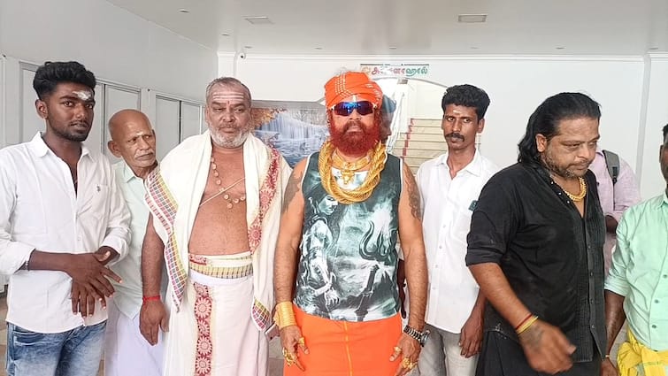 varichiyur selvam visit Tiruchendur murugan temple - TNN நடிகர் விஜய் கட்சி ஆரம்பித்து வளர்வது சந்தோஷம் தான் - வரிச்சூர் செல்வம்