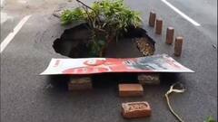 अयोध्या में खुल गई विकास की पोल! कहीं धंसी सड़क तो कहीं फंसी कार, रेलवे की दीवार भी हुई ढही