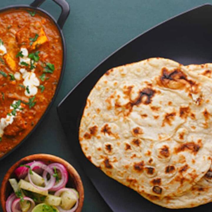 ਲੋਕਾਂ ਨੂੰ ਜ਼ਿਆਦਾਤਰ ਰਾਤ ਨੂੰ ਦੇਰ ਤੱਕ ਜਾਗਣ ਅਤੇ ਦੇਰ ਰਾਤ ਤੱਕ ਖਾਣਾ ਖਾਣ ਦੀ ਆਦਤ ਹੁੰਦੀ ਹੈ, ਇਸ ਕਾਰਨ ਲੋਕ ਖਾਣਾ ਖਾਣ ਤੋਂ ਬਾਅਦ ਤੁਰੰਤ ਸੌਂ ਜਾਂਦੇ ਹਨ ਅਤੇ ਇਹ ਆਦਤ ਕਈ ਬਿਮਾਰੀਆਂ ਦਾ ਕਾਰਨ ਬਣ ਜਾਂਦੀ ਹੈ। ਫਿਲਹਾਲ ਆਓ ਜਾਣਦੇ ਹਾਂ ਕਿ ਰਾਤ ਦੇ ਖਾਣੇ ਤੋਂ ਬਾਅਦ ਸੈਰ ਕਰਨਾ ਕਿਉਂ ਜ਼ਰੂਰੀ ਹੈ।