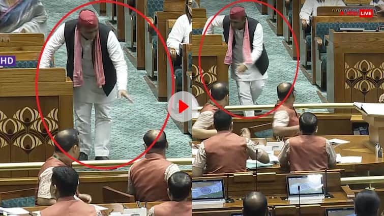 watch Karakat MP Raja Ram Singh fell Akhilesh Yadav got up to support him video viral Watch: संसद में शपथ ग्रहण के बीच अखिलेश यादव ने किया कुछ ऐसा काम, हर जगह हो रही चर्चा, Video Viral