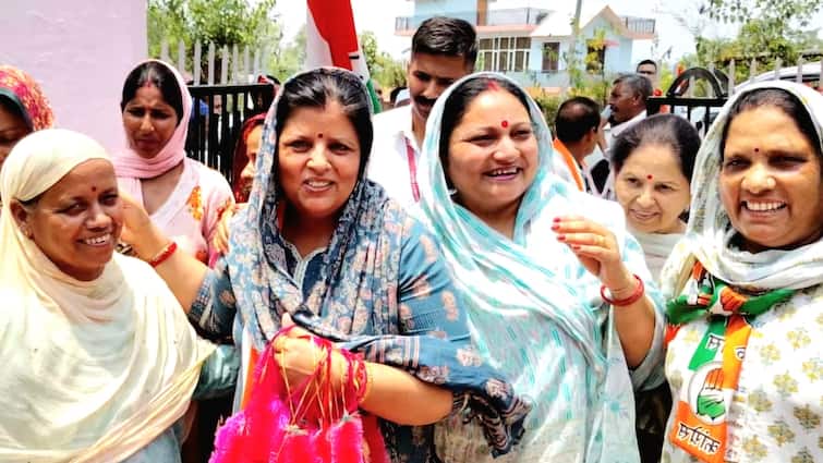 Himachal Pradesh Bye Election 15 candidates contesting including Sukhvinder Singh Sukhu wife Kamlesh Thakur ANN हिमाचल के CM सुक्खू की पत्नी कमलेश ठाकुर समेत 15 प्रत्याशी मैदान में, जानें किस पार्टी से किसे मिला मौका?