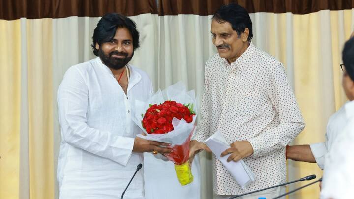 Pawan Kalyan Meets Tollywood Producers: ఉప ముఖ్యమంత్రి పవన్ కళ్యాణ్ ను టాలీవుడ్ ప్రముఖ నిర్మాతలు కలిశారు. ఏపీలో సినీ రంగంలో తాము ఎదుర్కొంటున్న సమస్యల గురించి వివరించారు.