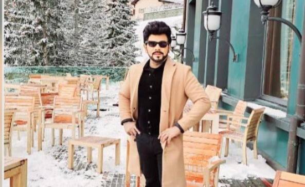 தமிழ்நாட்டின் பிரபலமான தொழிலதிபர்களில் லெஜண்ட் சரவணனும் ஒருவர்.