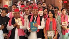 न पत्नी न भाई... अखिलेश यादव के पास बैठा वो शख्स, जिसने BJP को दिया यूपी का सबसे बड़ा 'जख्म'