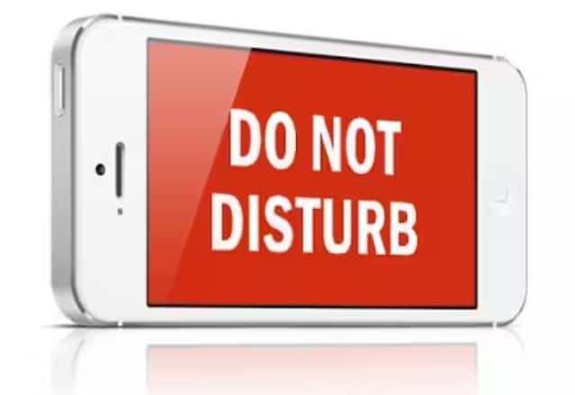 ਉੱਥੇ ਹੀ ਜੇਕਰ ਤੁਸੀਂ ਕੰਪਨੀਆਂ ਦੀਆਂ ਮਾਰਕੀਟਿੰਗ ਕਾਲਸ ਤੋਂ ਪਰੇਸ਼ਾਨ ਹੋ। ਫਿਰ ਤੁਸੀਂ ਆਪਣੇ ਫੋਨ 'ਤੇ ਡੂ ਨਾਟ ਡਿਸਟਰਬ ਯਾਨੀ DND ਸੇਵਾ ਨੂੰ ਐਕਟੀਵੇਟ ਕਰ ਸਕਦੇ ਹੋ।
