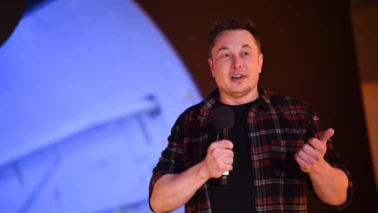 Elon Musk SpaceX Company Unveils backpack sized Starlink Mini Know how it works जंगल हो या पहाड़, कहीं भी चलाएं सुपरफास्ट इंटरनेट, Elon Musk का Starlink Mini लॉन्च
