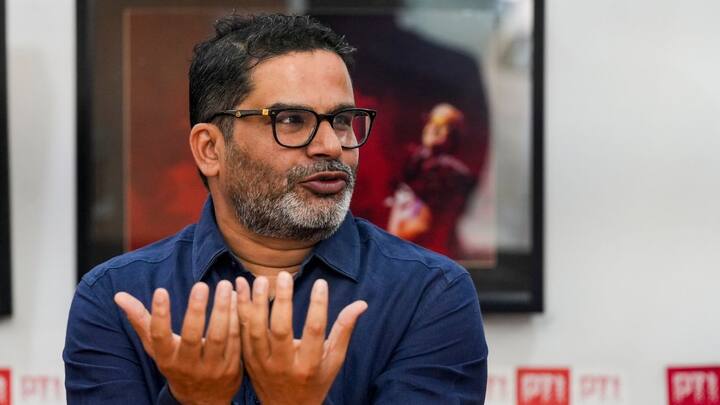 यदि बच्चे पढ़ाई नहीं करेंगे तो आपको नालियों और गलियों के सामने 5 किलो अनाज की भीख मांगनी पड़ेगी. आप खाना खाईए या मत खाइए आप मजदूरी कीजिए, लेकिन अपने बच्चों को जरूर पढ़ाइए. प्रशांत किशोर ने कहा कि जितने भी लोग मेरे सामने बैठे हैं, मैं दावा करता हूं कि कोई भी अपने बच्चों को यह देखने नहीं जाता कि वह पाठशाला गया है या नहीं.