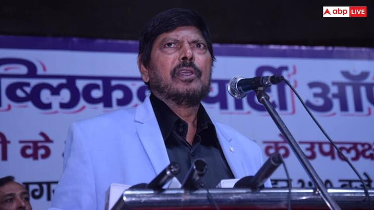 Ramdas Athawale Claims NDA Will Win Maharashtra Assembly Elections Comment on CM Nitish Kumar Chandrababu Naidu in BJP ann महाराष्ट्र विधानसभा में कितनी सीटें जीतेगी NDA? रामदास अठावले के इस बयान ने बढ़ा दी MVA की टेंशन