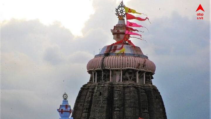 মন্দিরের গোপুরমের মাথায় অবস্থিত সুদর্শন চক্রটি এমনভাবে বসানো হয়েছে, যে শহরের যেখানেই আপনি থাকুন না কেন, মনে হবে চক্রটি আপনার দিকেই মুখ করে রয়েছে।