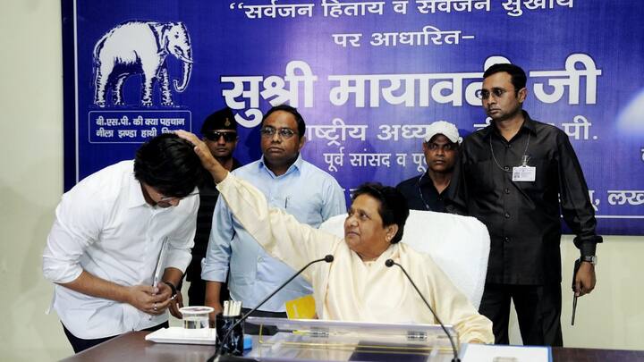 Akash Anand Return: BSP ने आकाश आनंद को दोबारा पार्टी का कोऑर्डिनेटर बना दिया है वह भी ज्यादा पावर के साथ. यह भी तय हो गया है कि आप विरासत वही संभालने वाले हैं. साथ ही समीक्षा में अहम भूमिका निभाएंगे.