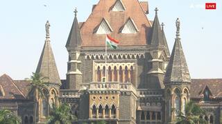 Bombay High Court says Streets Footpath Cleared For VVIPs Why Not For Everyone வி.வி.ஐ.பி.க்காக மட்டும்தான் தெருக்களை சுத்தம் செய்யனுமா? மற்றவர்களுக்காக செய்ய கூடாதா? நீதிபதி கேள்வி!