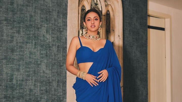 Akansha Ranjan Kapoor is wowing fans and followers on Instagram with her stunning pictures in a blue saree.