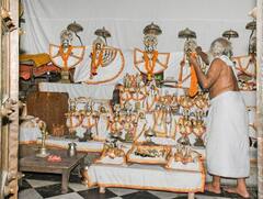 CM नायब सिंह सैनी पहुंचे अयोध्या, मंत्रियों-विधायकों के साथ किए रामलला के दर्शन