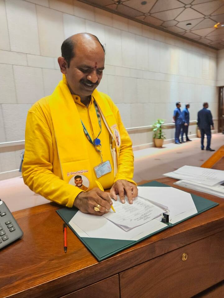 తనపై నమ్మకంతో పార్లమెంట్కు పంపించిన ప్రజలు, టీడీపీ అధినేత చంద్రబాబు నాయుడు తలెత్తుకునేలా పని చేస్తానని చెప్పారు కలిశెట్టి అప్పలనాయుడు