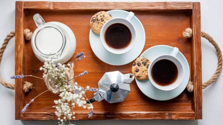 Teas and coffees sweetened with sugar or flavored syrups increase health issue चाय या कॉफी पीने से लिवर हो सकता है खराब? जानें क्या है एक्सपर्ट का जवाब