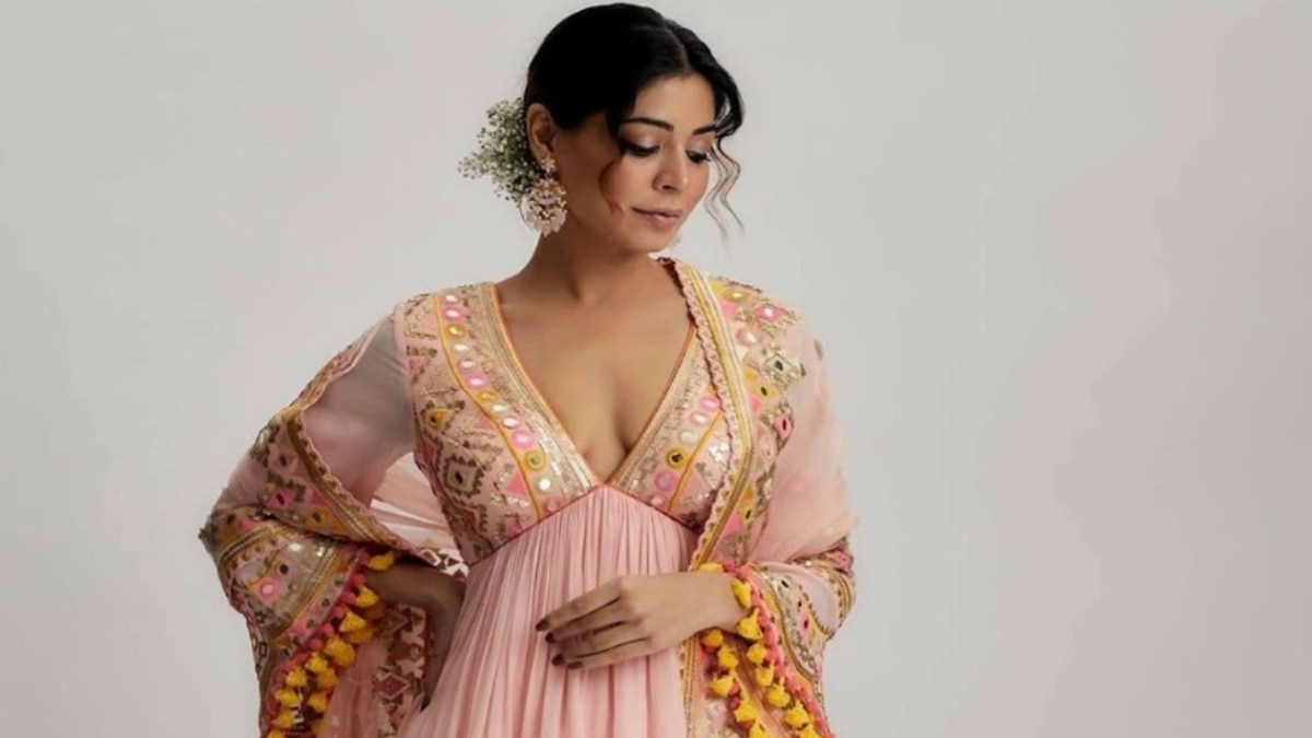 Pastel Hues In Ethnic Wear: 5 Colours You Can Try This Wedding Season