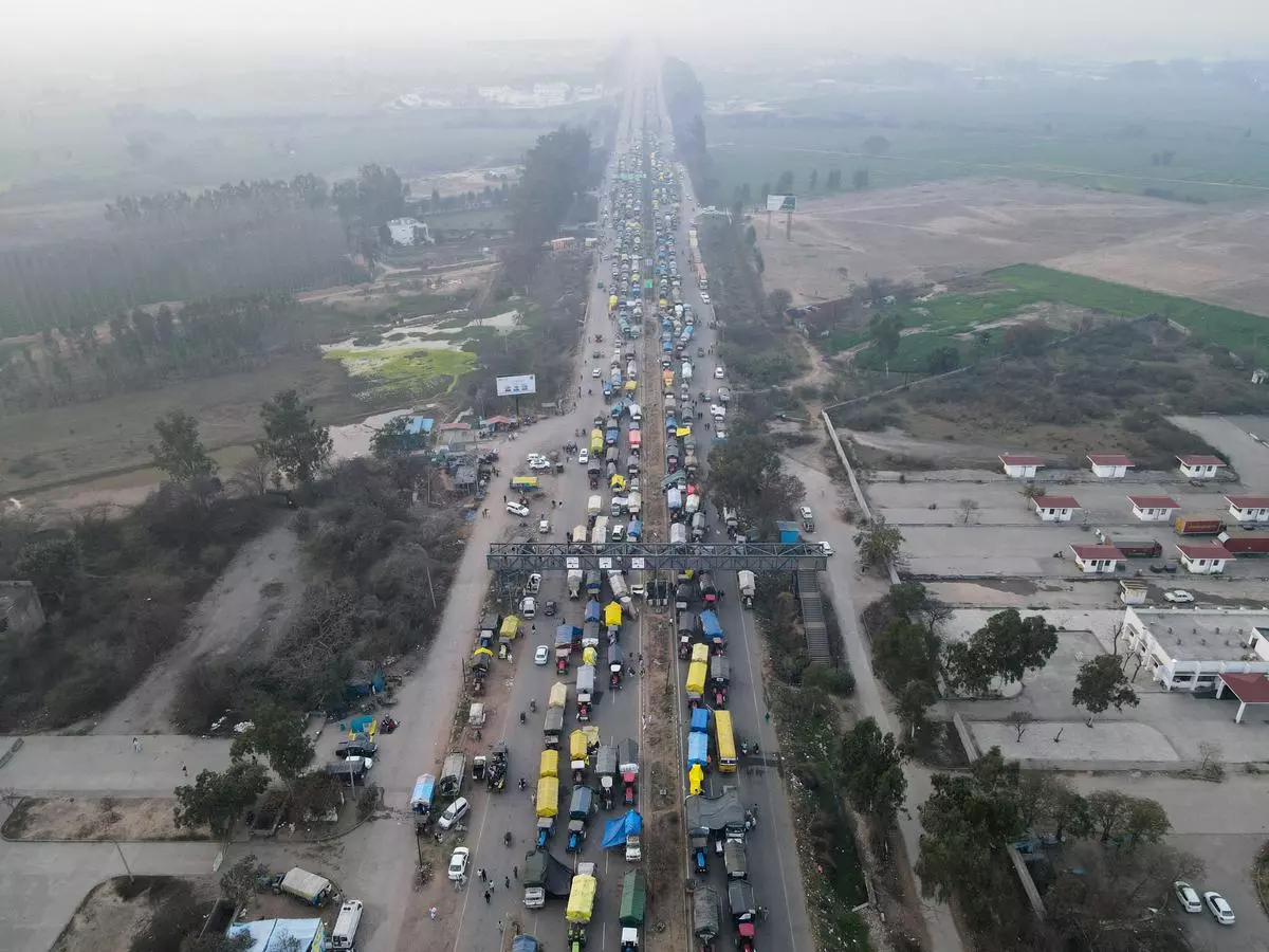 Shambhu Border: ਹਰਿਆਣਾ ਦੇ ਮੰਤਰੀ ਦਾ ਵੱਡਾ ਬਿਆਨ, ਬੋਲੇ...ਹਾਈਕੋਰਟ ਨੇ ਕਿਤੇ ਨਹੀਂ ਕਿਹਾ ਬਾਰਡਰ ਖੁੱਲ੍ਹਣ ਮਗਰੋਂ ਦਿੱਲੀ 'ਚ ਧਰਨੇ-ਪ੍ਰਦਰਸ਼ਨ ਕਰੋ