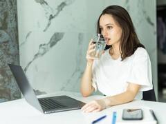 Over Hydration: ਜ਼ਿਆਦਾ ਪਾਣੀ ਪੀਣਾ ਚਾਹੀਦਾ ਹੈ ਜਾਂ ਨਹੀਂ, ਡਾਕਟਰ ਤੋਂ ਜਾਣੋ ਇਹ ਫਾਇਦੇਮੰਦ ਹੈ ਜਾਂ ਨੁਕਸਾਨਦਾਇਕ?