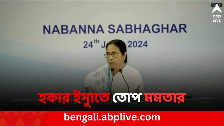 West Bengal Chief Minister Mamata Banerjee arise Hawker issue of Gariahat and Hatibagan at review meeting in Nabanna Mamata Banerjee: গড়িয়াহাট ও হাতিবাগানে হকার বসা নিয়ে কলকাতা পুরসভাকে তোপ, কড়া বার্তা মমতার
