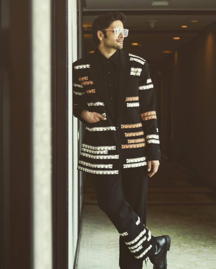 जानकारी के अनुसार इन दिनों एक्टर अपनी अपकमिंग फिल्म ‘मेट्रो…इन डिनो’, सनी देओल की ‘लाहौर 1947’ की शूटिंग कर रहे हैं. जिसे वो ब्रेक पर जाने से पहले पूरी करने वाले हैं.