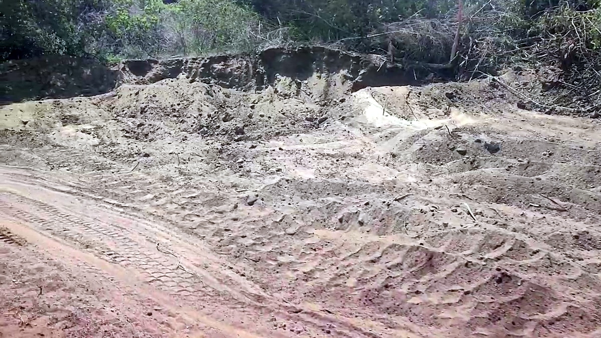 Vaigai river: நீதிமன்ற உத்தரவை மீறி மீண்டு வைகை ஆற்றில் மணல் கொள்ளை