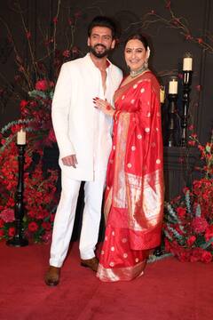 Sonakshi Sinha Zaheer Iqbal Wedding: పెళ్లి తర్వాత రెడ్ శారీలో సోనాక్షి, సింపుల్‌గా జహీర్... రిసెప్షన్‌లో కొత్త జంట సందడి చూశారా?