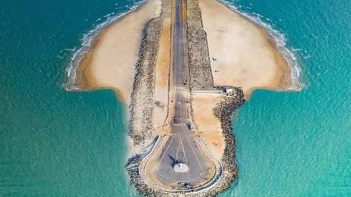 इस पुल के निर्माण के बारे में अनेक सिद्धांत हैं, लेकिन साक्ष्य बताते हैं कि ये चूना पत्थर की चट्टानें उस भूमि के अवशेष हैं, जो कभी भारत को श्रीलंका से जोड़ती थी.