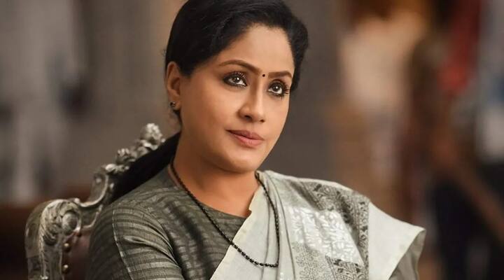 ஹீரோக்களுக்கு நிகராக வில்லன்களை பந்தாடிய ஆக்ஷன் குயின் விஜய சாந்தியின் பிறந்தநாளும் இன்று தான்.