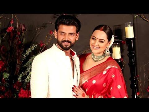 ਰਿਸੈਪਸ਼ਨ 'ਚ ਸੋਨਾਕਸ਼ੀ ਸਿਨਹਾ ਅਤੇ ਜ਼ਹੀਰ ਇਕਬਾਲ ਦਾ ਬੇਹੱਦ ਖਾਸ ਲੁੱਕ ਵੀ ਦੇਖਣ ਨੂੰ ਮਿਲਿਆ। ਦੋਵੇਂ ਬਹੁਤ ਹੀ ਰਵਾਇਤੀ ਅਵਤਾਰ ਵਿੱਚ ਨਜ਼ਰ ਆਏ।