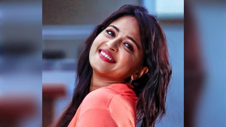 health tips baahubali actress anushka shetty laughing disease pseudobulbar affect know symptoms Anushka Shetty: हंसते-हंसते पागल सी हो जाती हैं 'बाहुबली' एक्ट्रेस अनुष्का शेट्टी, हुई अजीब बीमारी