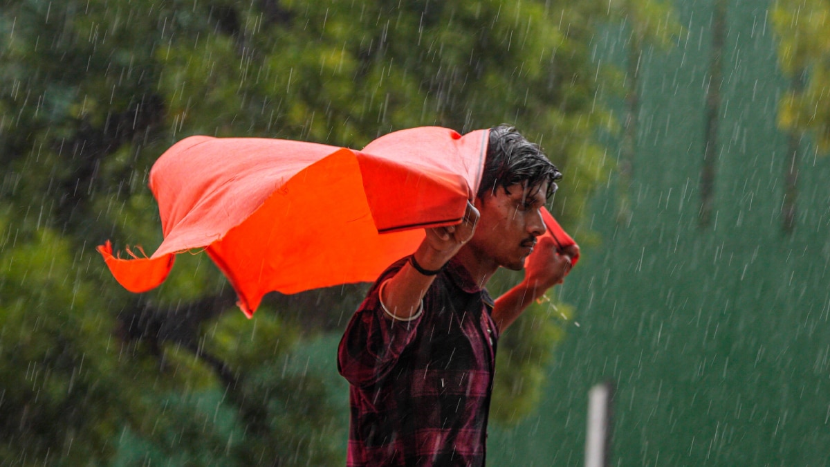 Bihar Weather Update: बिहार में फिर सक्रिय हो रहा मॉनसून, कैमूर, रोहतास समेत इन 5 जिलों के लोग आज रहें सावधान!