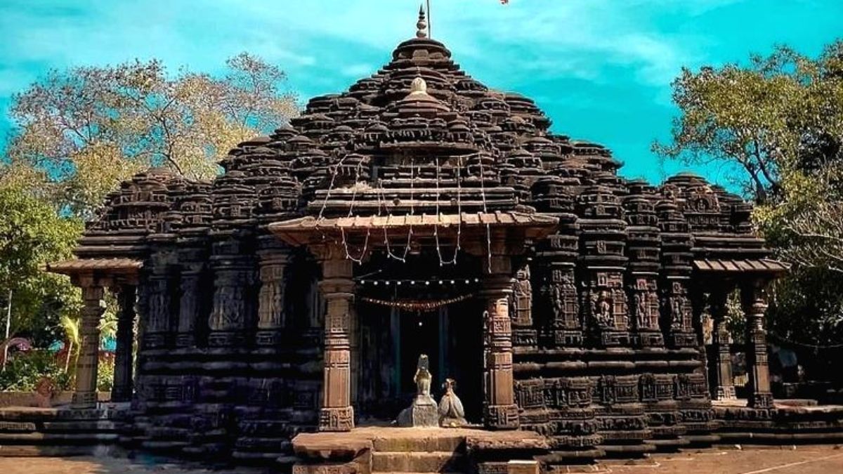 Travel : पांडवांनी एका रात्रीत बांधले महाराष्ट्रातील 'हे' चमत्कारी शिवमंदिर? पंचवटीला जाण्याचा गुप्त मार्गही इथूनच? इतिहास सांगतो...