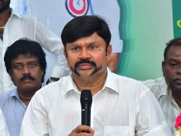 எடப்பாடி பழனிசாமி மீது முன்னாள் நாடாளுமன்ற உறுப்பினர் கே.சி. பழனிசாமி அவதூறு வழக்கு தாக்கல்