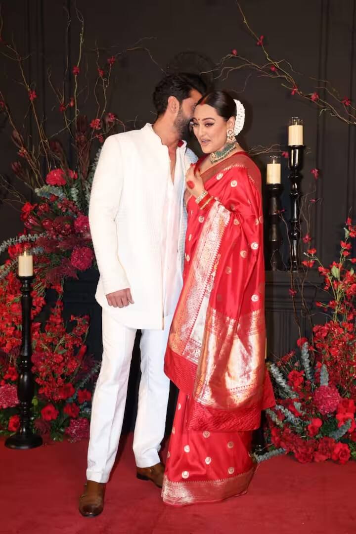 जीक्यू इंडियाच्या रिपोर्टनुसार, झहीरची एकूण संपत्ती ही एक-दोन कोटींच्या घरात आहे. यामध्ये त्याच्या कौटुंबिक व्यवसायाच्या कमाईचा समावेश नाही.