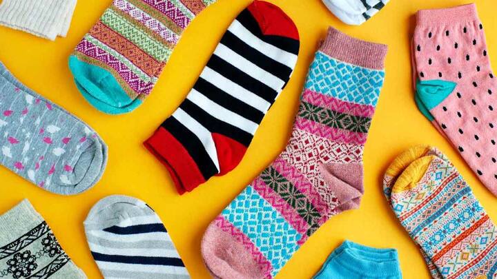 ਜੇਕਰ ਤੁਹਾਡੇ ਕੋਲ ਬਹੁਤ ਜ਼ਿਆਦਾ ਫਟੇ ਹੋਏ ਜੁਰਾਬਾਂ ਹਨ, ਤਾਂ ਤੁਸੀਂ ਉਨ੍ਹਾਂ ਦੀ ਮਦਦ ਨਾਲ ਆਪਣੇ ਘਰ ਨੂੰ ਸਜਾ ਸਕਦੇ ਹੋ।