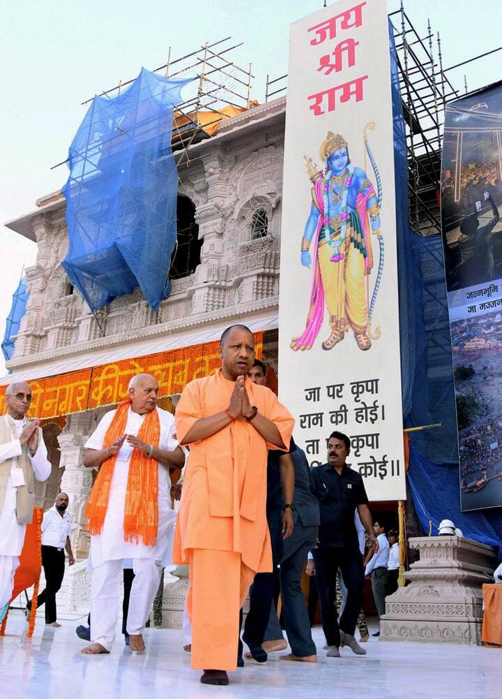 રામ મંદિરના પૂજારીએ વધુમાં જણાવ્યું કે ચોમાસાના પહેલા વરસાદમાં પાણીનો ભારે લિકેજ થાય છે. બાંધકામમાં બેદરકારી દાખવવામાં આવી છે.
