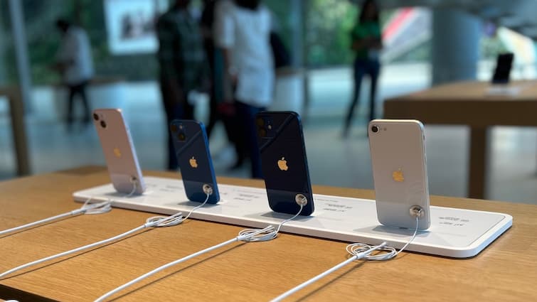 Apple Meta AI Partnership Privacy Concerns Bloomberg Mark Gurman WSJ iPhone Maker Apple Rejects AI Partnership Deal With Meta Over Privacy Concerns: Report