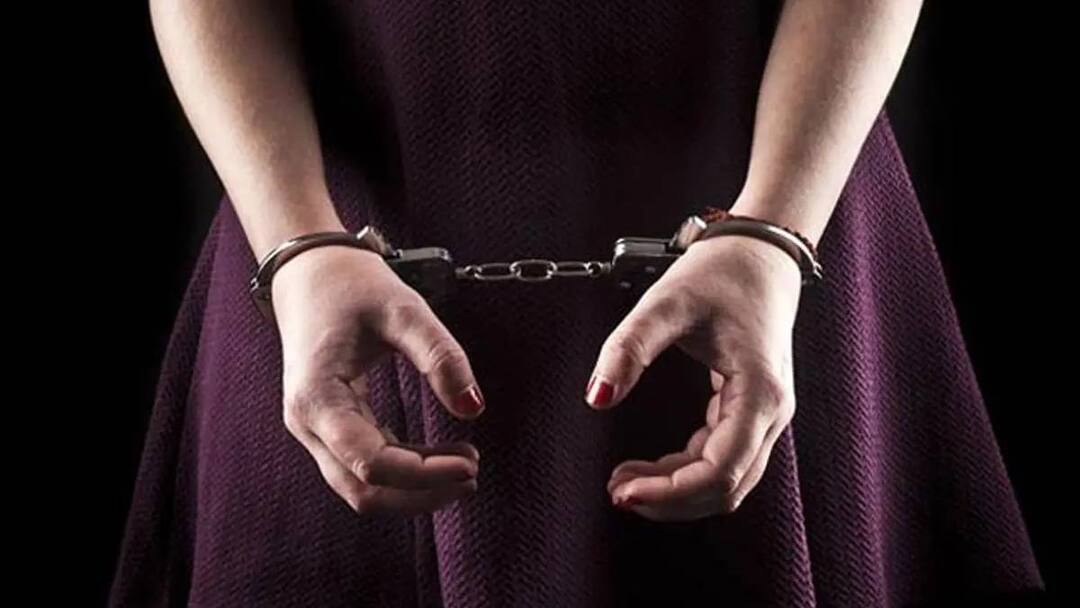 lover held for hiring goons to burn ex-boyfriend’s face, disfigure with knife in Delhi Crime: கழட்டிவிட்ட காதலன்.. வேறொரு பெண்ணுடன் நிச்சயதார்த்தம்.. காதலி செய்த பகீர் சம்பவம்!