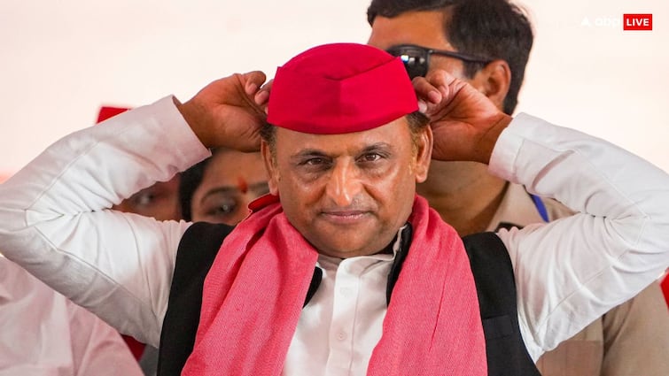 UP Politics Akhilesh Yadav will contest elections alone in UP claims acharya pramod krishnam UP Politics: यूपी में अकेले चुनाव लड़ेंगे अखिलेश यादव! इस नेता बयान से मिल रहे संकेत