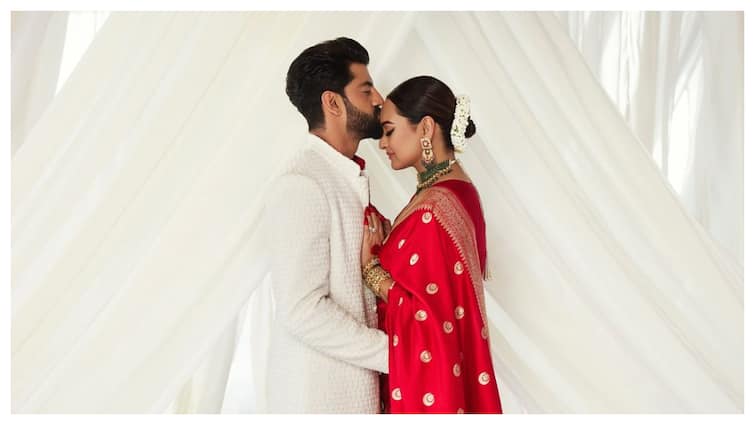 Zaheer Iqbal Gifts BMW i7 To Wife Sonakshi Sinha On Their Wedding Zaheer Iqbal Gifts BMW i7 To Wife Sonakshi Sinha On Their Wedding: Reports