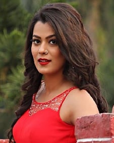 कोई राजपूत तो कोई बंगाली ब्राह्मण, जानें किस जाति से ताल्लुक रखती हैं ये भोजपुरी हसीनाएं