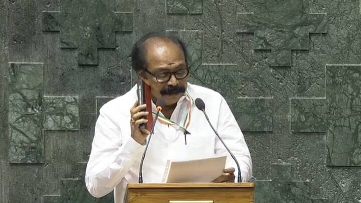 Krishnagiri MP K Gopinath of congress takes oath as MP in telugu says jai Tamil Nadu 'ஜெய் தமிழ்நாடு' தெலுங்கில் பதவியேற்ற தமிழ்நாட்டு எம்பி! திரும்பி பார்க்க வைத்த காங்கிரஸ்காரர்!