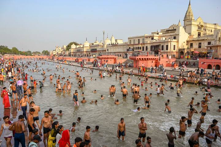 આચાર્ય સત્યેન્દ્ર દાસના જણાવ્યા અનુસાર, અગાઉના વરસાદ દરમિયાન ભવ્ય રામ મંદિરના ગર્ભગૃહમાં પાણી લીક થયું હતું, જેને સુધારી લેવામાં આવ્યું હતું.