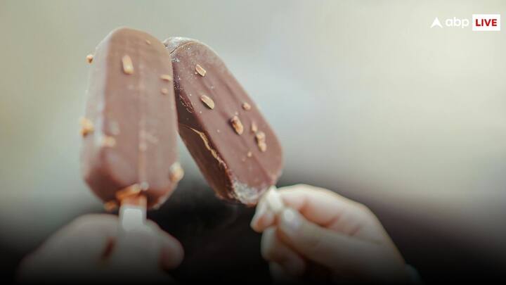 आइसक्रीम को हमेशा फ्रॉस्ट फ्री फ्रीजर में रखना चाहिए. इससे आइसक्रीम के पिघलने का डर काफी हद तक कम हो जाता है.