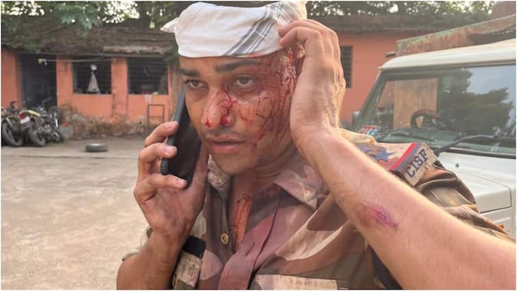 CISF Inspector injured in attack by coal thieves in deoghar in Jharkhand Jharkhand: देवघर में कोयला चोरी रोकने गई टीम पर चोरों ने कर दिया हमला, CISF इंस्पेक्टर बुरी तरह घायल