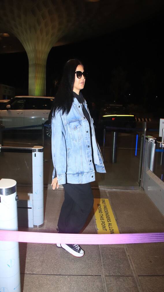 Katrina Kaif Sports Baggy Clothes Amid Pregnancy Rumours
