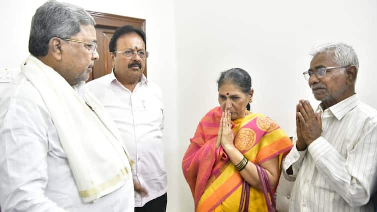 Karnataka 'Fan Murder' Case: Parents Of Renukaswamy Meet CM Siddaramaiah, Demand Job For Widow Karnataka 'Fan Murder' Case: Parents Of Renukaswamy Meet CM Siddaramaiah, Demand Job For Widow