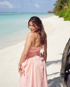 Aamna sharif: આમના શરીફનો ફરી જોવા મળ્યો ગોર્જિયસ અંદાજ, જુઓ તસવીરો