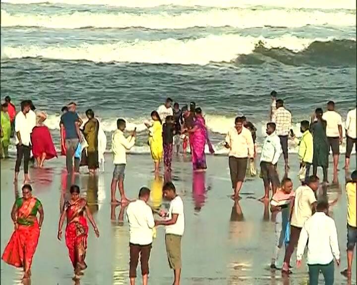 'एबीपी माझा' देखील भाविकांना काळजी आणि सतर्कता बाळगण्याचा आवाहन करत आहे.